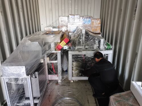 último caso de la compañía sobre Máquina empacadora automática personalizada para productos ginecológicos de pico de pato